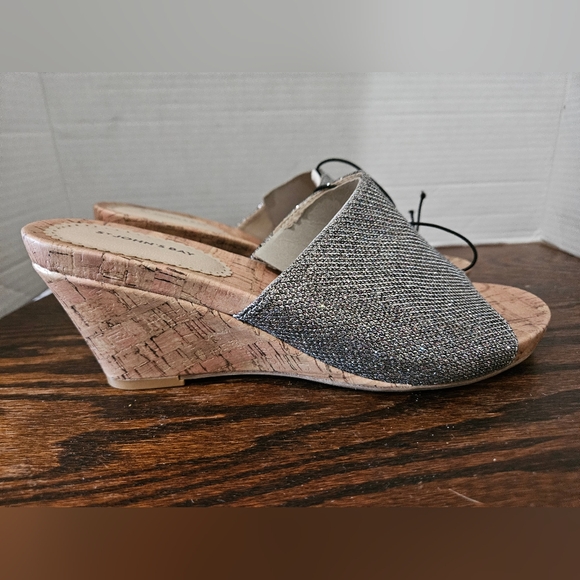 St. John's Bay Shoes - St Johns Bay. Sparkly Cork Sandals. Size 8.5. New (BIN 8)